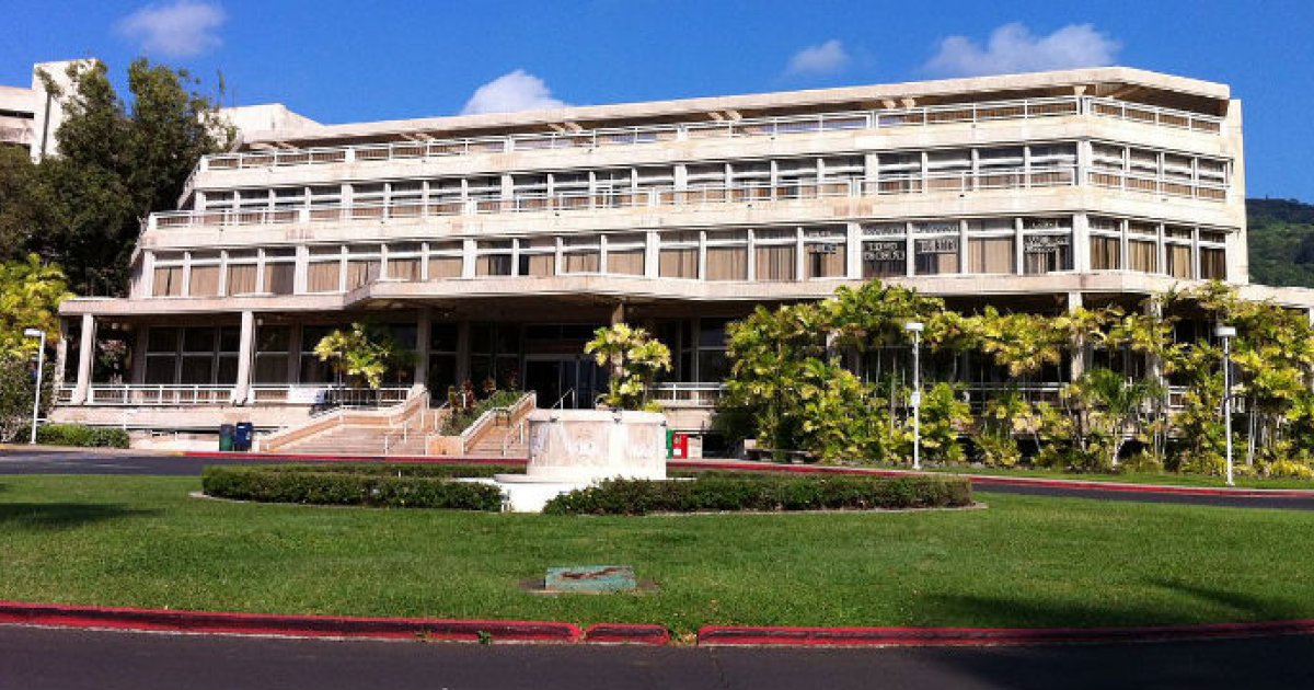 University of Hawaii at Manoa Students Want to Follow UH Hilo’s Lead on