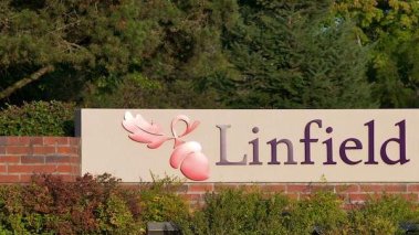 A large sign at an entrance for Linfield College in McMinnville Oregon