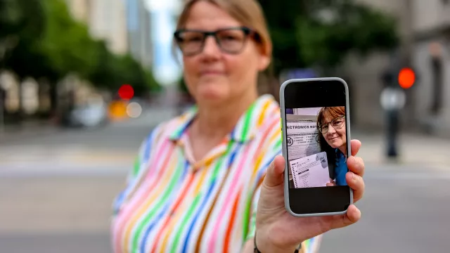 Photo of FIRE plaintiff Susan Hogarth holding up her phone showing her ballot selfie